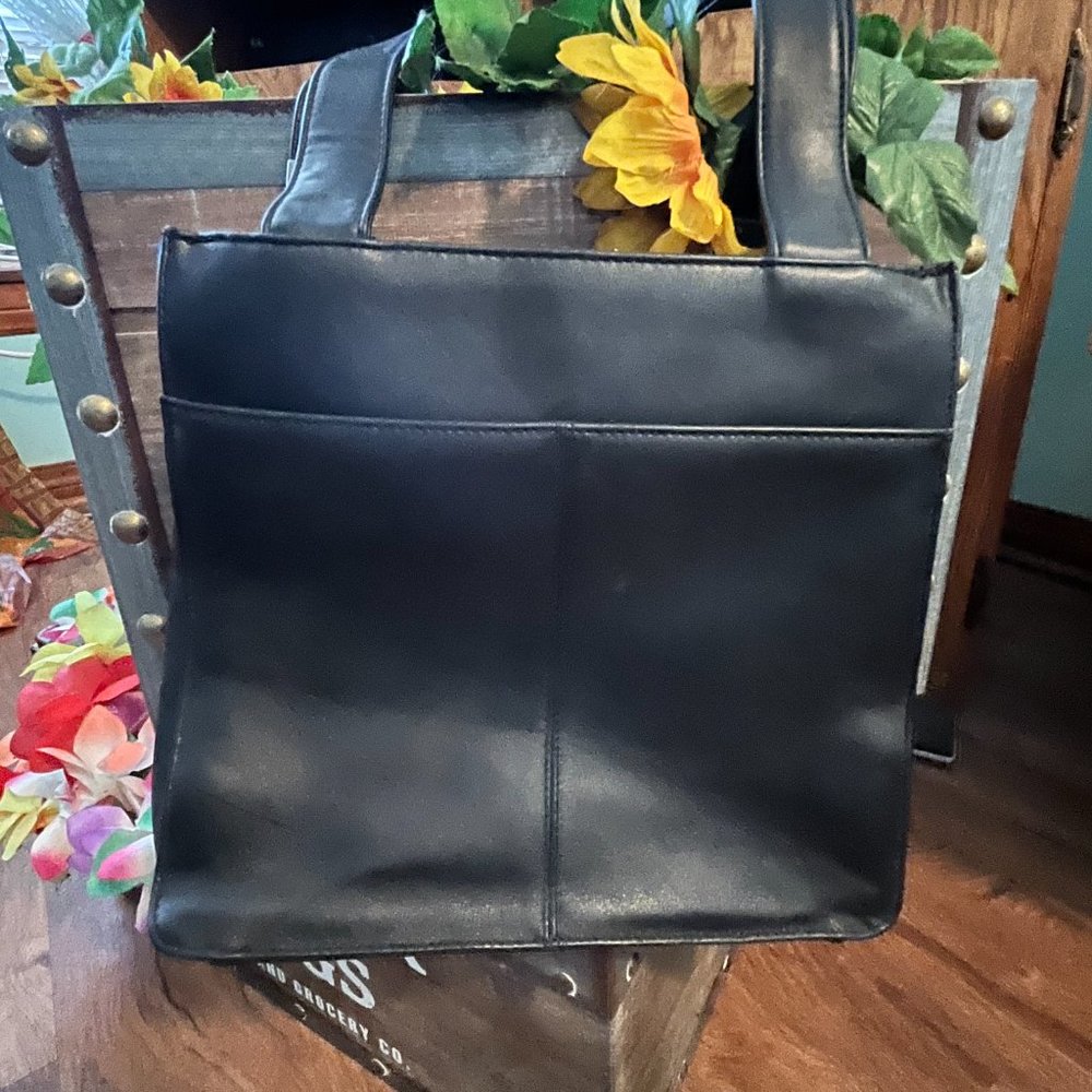 Black Leather Handbag    Purse  silver tone handle embellishments